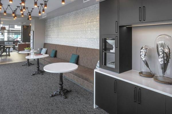 $1,620 / 1br - 566ft2 - Rooftop Deck, ADA, Amenity Proximity, Extra Large Balcony (Tigard Or)63820763203971120