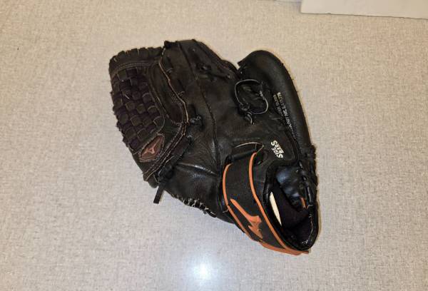 Mizuno GPP 1209D3 (12”) Guante de béisbol de cuero negro para lanzamiento rápido - $20 (Decatur al)63470919805569120