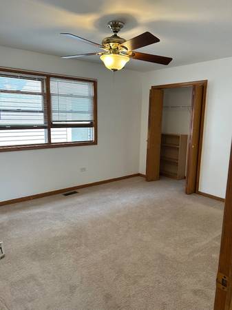 $2,100 / 3br - 1st Floor Spacious 3 Bedroom Utilities Included! (Jefferson Park)64041810811393124