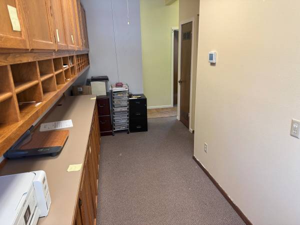 $2,100 / 1550ft2 - Ready to Upgrade Your Office? (Lynden)63509602756995121