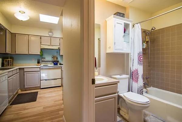 $1,300 / 1br - 1000ft2 - Bedroom, Bath, and Garage for Rent–$1,300/month (Santa Fe)63806045042561124