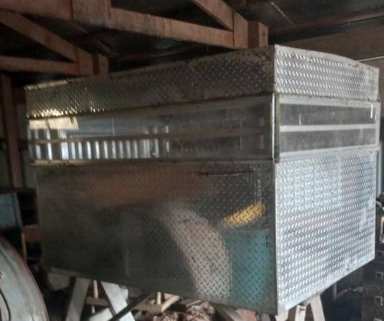 Aluminum Livestock Box - $2,00063471124071299121