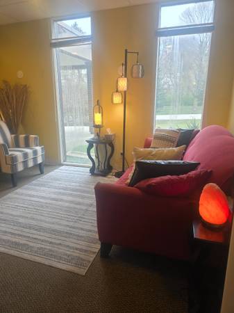 $150 / 350ft2 - PRIME LOCATION  Contemporary office starting at $150/mo (Elm Grove)63898602555010120