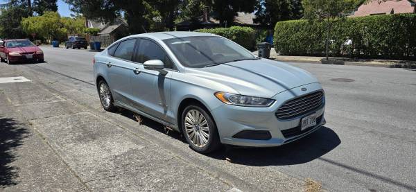 2013 Ford Fusion Hybrid SE – Runs & Drives Great! Only Minor Work Needed - $3,800 (Windsor)63623991419265120