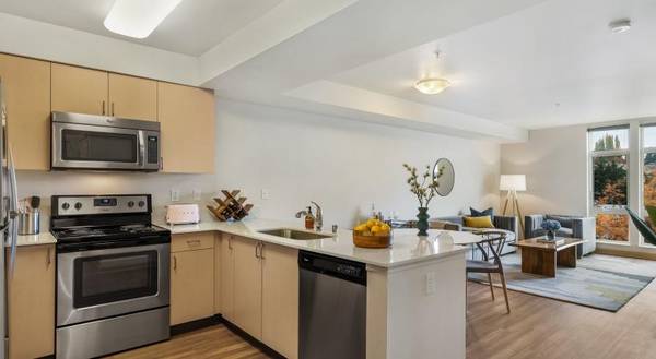 $3,053 / 1br - 955ft2 - Ideal 1 BR/1 BA with Stainless Steel Appliances, Move-In Ready (Maple Leaf, Northgate)63688479845377120