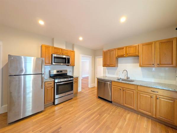 $2,400 / 1br - Modern K&B ** Central AC ** Dining Room/Office ** Free Dedicated W/D (Cambridge \ Davis Sq. \ N. Cambridge)63797254568835120