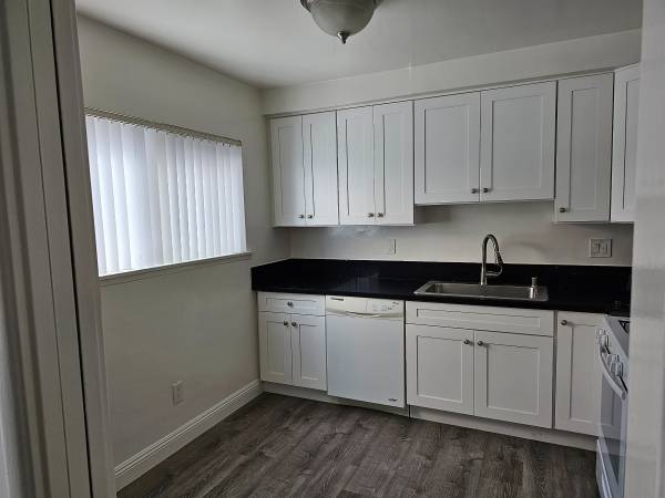 $1,695 / 1br - 700ft2 - Jr 1Bedroom +1 Bath In a great Building (SHERMAN OAKS)63912984175491121