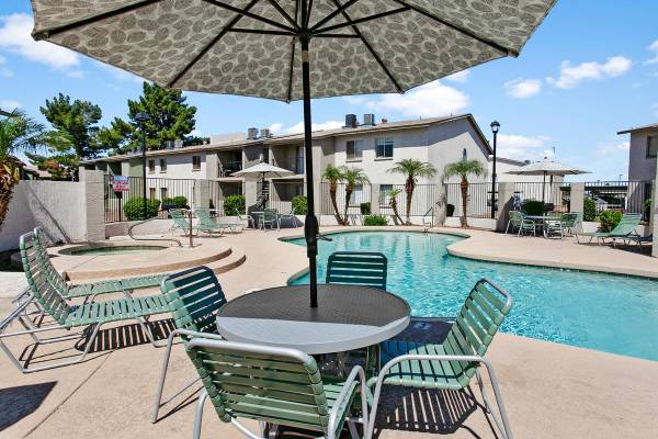 $1,599 / 2br - 950ft2 - Bilingual Staff, Professional and Friendly Staff (West Valley)64024992769537121