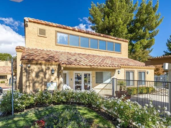 $1,815 / 2br - 844ft2 - Spa/Hot Tub, Pool, Vinyl Plank Flooring, Fitness Center (43230 Gadsden Avenue, Lancaster, CA)63840114960643120