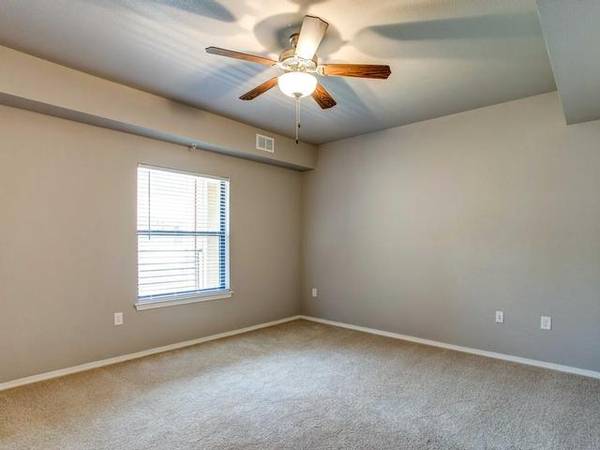$1,075 / 1br - 846ft2 - Washer and dryer connections (15400 Crown at Lone Oak Rd. Oklahoma City, OK 73013)63670519960577122