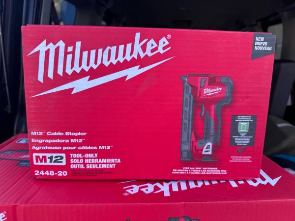 Milwaukee m18 cable stapler 1