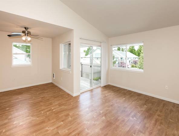 $1,649 / 2br - Onsite Tot Lot, Lush Green Lanscaping - Extra Cabinet Space, WD Set (Beaverton / Aloha)63914738855810123