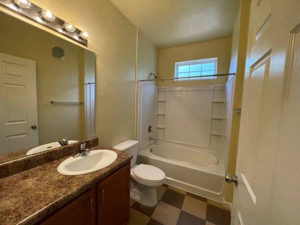 $1,799 / 3br - 1496ft2 - #202 3 bedroom 1 month free base rent waived app & admin (Asheville)64029374833410124