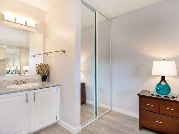 1bd 1ba, Assigned Parking, 2 Spas 1