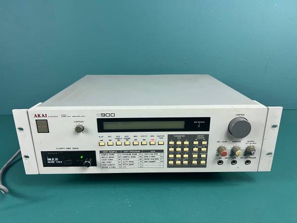 Akai S900 MIDI Digital Sampler Upgraded w/ Gotek USB + new backlight 1