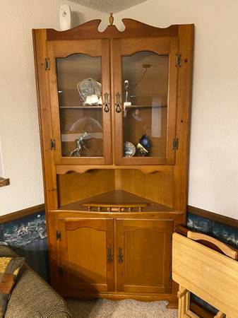 Corner cabinet 1