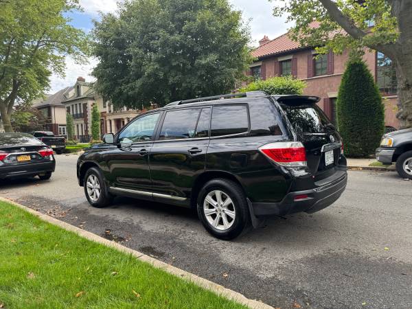 2012 Toyota Highlander fully loaded - $6,45063654722482307122