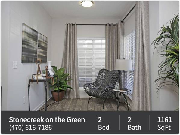 Charming 2 bed / 2 bath with great character! 1161 Sq Feet 1