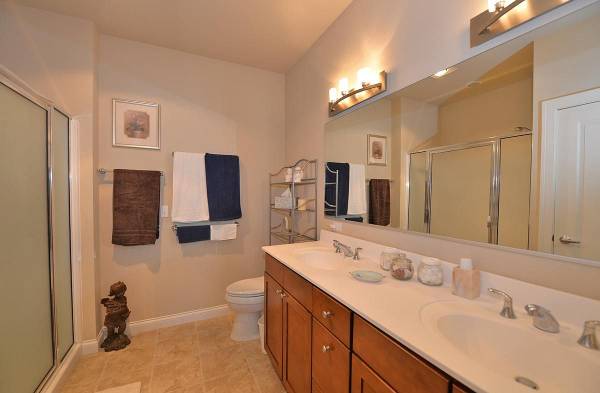 $950 / 2br - 1198ft2 - Condominio de 2 habitaciones y 2 baños en el centro con plaza de garaje climatizada! (Racine, WI)63846717172227122