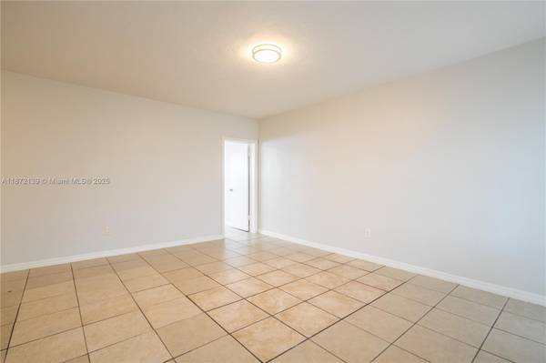 $1,700 / 1br - Spacious 1Bed/1Bath just steps to the Beach and North Shore Park (Miami Beach)64002016899331124