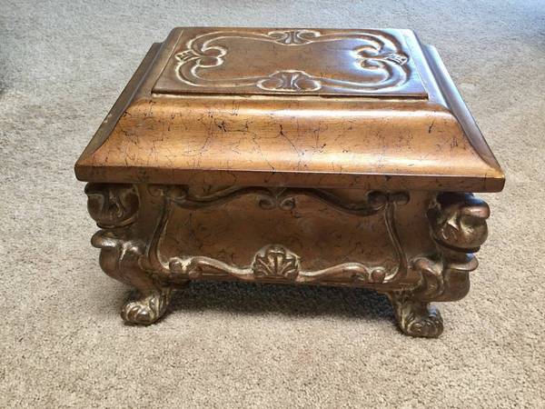 Adorable Chest (small) 1