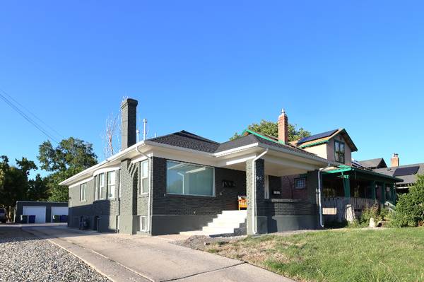 $2600.00 / 4br - 4 Bed 2 bath Basement w/off street parking63670954667779123