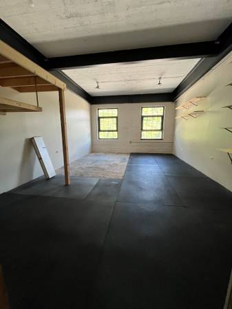 $1,575 / 400ft2 - Light-filled Studio in River Arts District! - 400 sq ft (River Arts District)64029209993345121