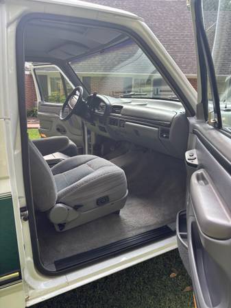 Bronco XLT Ford 1996 - V8 de 5.8L, en excelente estado - $21,000 (Tulsa)63469606378627124