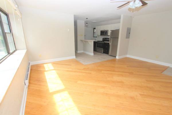 $1,799 / 2br - ✨ Shadyside 📍 Renovated 2BR/1BA at The Bentley on Fifth Ave! (Shadyside, Pittsburgh)64013533036930120