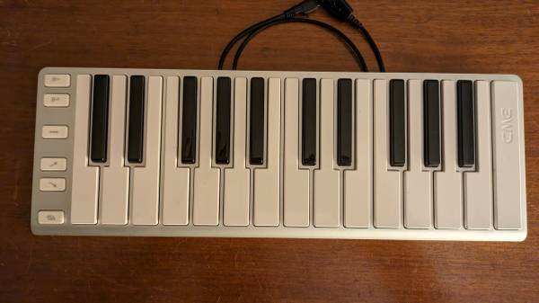 CME X-Key 25 USB MIDI Controller 1