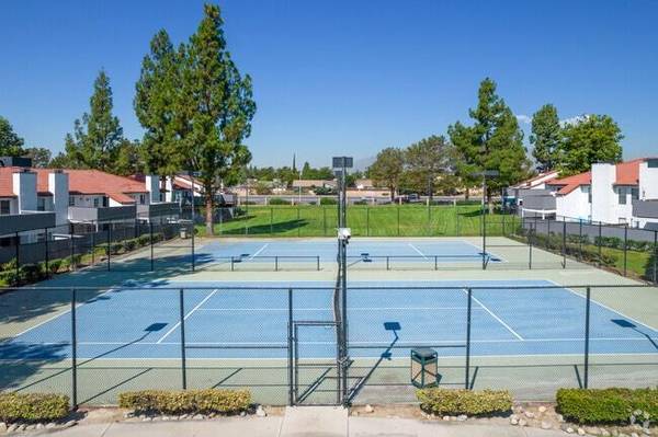 $2,140 / 2br - 749ft2 - Microwave, Easy Access To Freeways, Grill, 2 Sparkling Pools (San Bernardino)64028082268289121