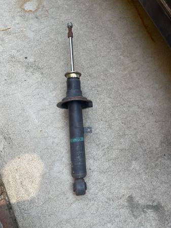 Lexus IS300 ------------- OEM One front strut - $30 good shape @77k 1