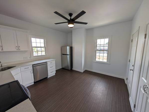 $2300.00 / 3br - 1000ft2 - 27 Darina Place, 2nd Floor64010332712833122