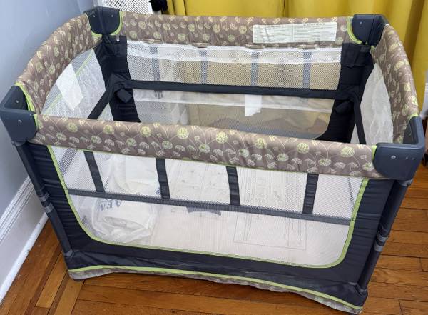 Ideal Ezee 3 in 1 CO-SLEEPER Bassinet/Pack and Play 1