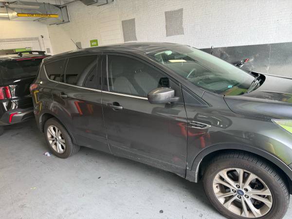 2017 ford escape 173k millas - $5,000 (Bronx)63654719990785121