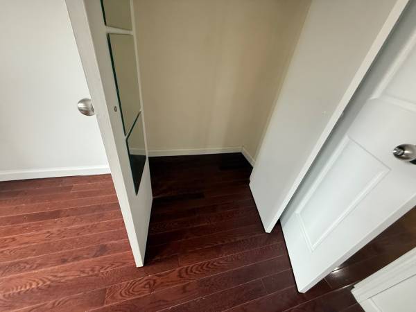 $2,800 / 1br - Dime square beautiful large one bedroom apartment washer/dryer (Lower East Side)63816602860417122