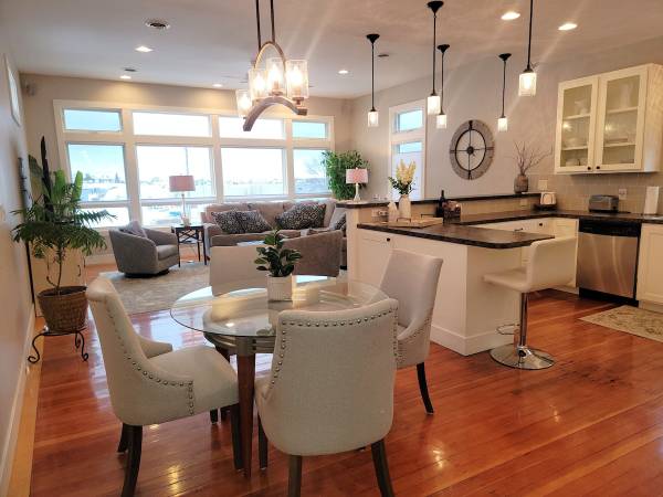 $265 / 2br - 1300ft2 - LOCATION LOCATION Lovely Two-bedroom Condo Walking Distance to Beach (St Ignace, MI)64037725158402122