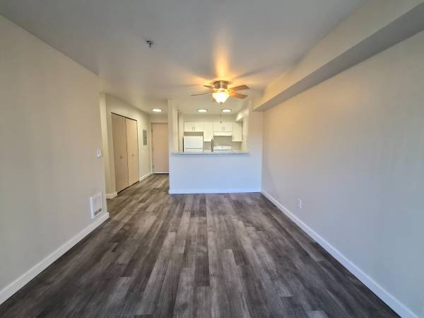 🛋️ Bright & Spacious 4th Floor 2BR — Full-Size Laundry Inside! 1
