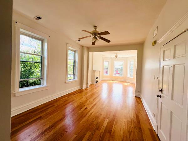 $2,800 / 3br - 1000ft2 - Spacious, sunny 3b/1b Logan Square apartment (Logan Square)64041641633025120