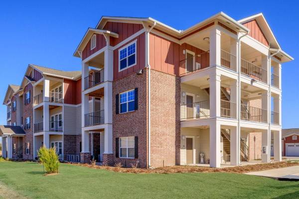 $1,358 / 3br - 1209ft2 - Dishwasher, Balcony or Patio, Cable Ready, Garage (Whitewright, TX)63796375364483121