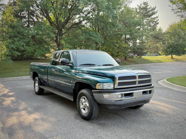 1998 Dodge Ram 1500 Laramie SLT 5.9 V8 4x4 - $3,650 (Troy mi)63622120732289122