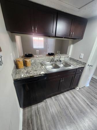 $969 / 1br - 650ft2 - 1 bedroom 1 bathroom (all flooring all bills included) $969 a month (Corpus Christi)64036534263811124