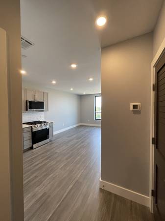 $3,500 / 1br - Brighton 1 Bed/1 Bath | Modern Unit w/ In-Unit Laundry & Rooftop (Brighton)64294652585218121