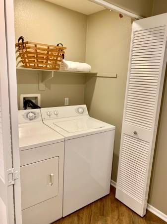 $3,995 / 2br - 1210ft2 - 1210ft2 - Coastal 2BD/2BA – Move In Before the Holidays🎄Parking + AC (La Jolla)63998604428930123