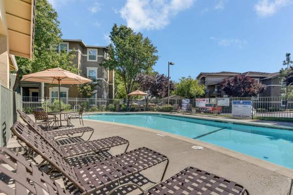 $2,025 / 2br - 951ft2 - In-Home Washer & Dryer*, Fitness Center, Dishwasher64043665582593122
