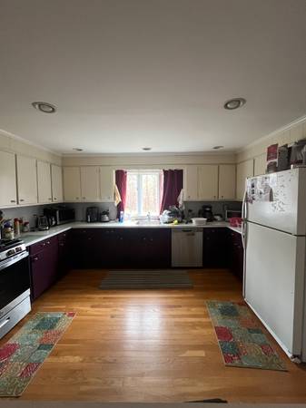 $1,050 / 3br - $1050.00-  Roommate Wanted,  priv bath avail August 15 or  Sept 1 (Arlington Lexington Waltham Belmont Concord)63347751601537121