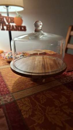 Cake stand with glass dome 1