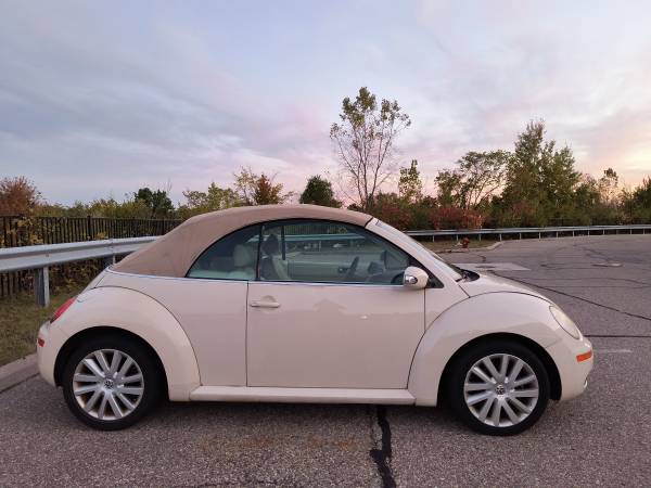 2008 Volkswagen New Beetle 2dR Convertible FIAT VW BMW AUDI COOPER Z - $7,500 (FARMINGTON HILLS)63622089329155122
