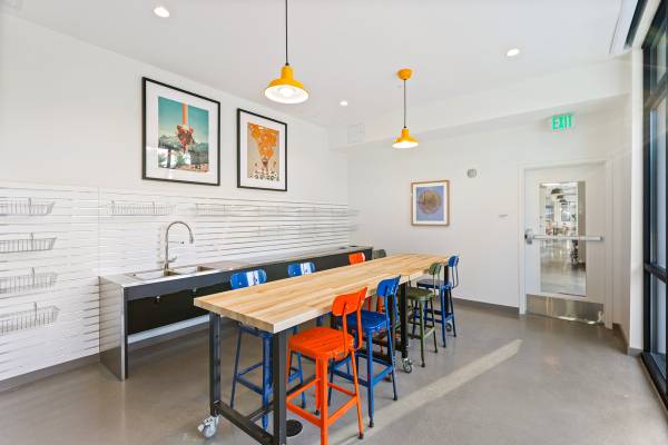 $3,295 / 2br - 903ft2 - Reserve Now, Bike Lounge, USB Outlets 2 FREE MONTHS!!!! (Redmond)63934420202115122