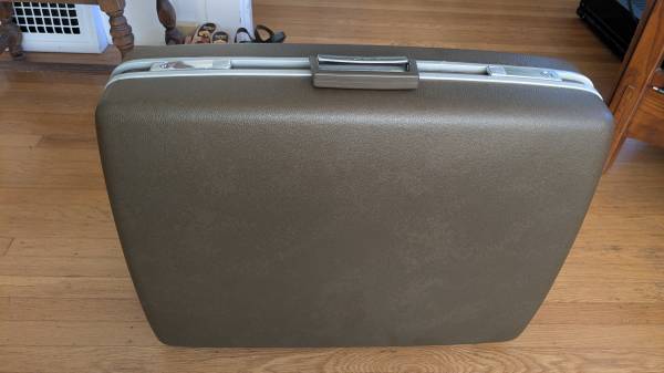 collectors:  mint condition samsonite suitcase from mid to late 1960s 1